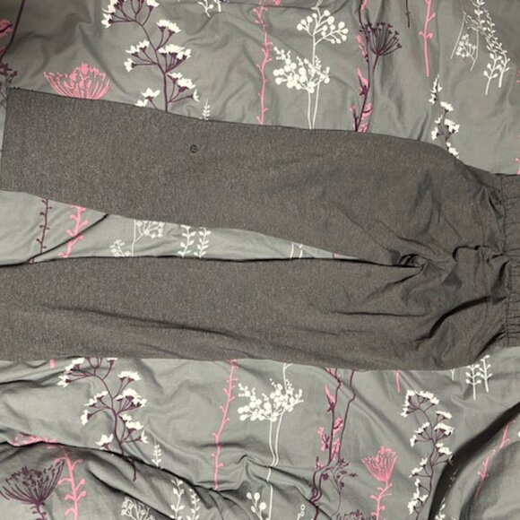 LUlulemon On the FLy pants size 4 - Picture 3 of 3